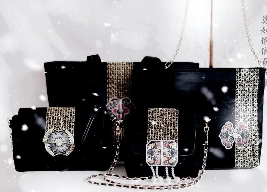<span class='lang-zh'>宫系列苏绣手袋</span><span class='lang-en' style='display:none;'>Palace Series Su Embroidery Handbag</span>
