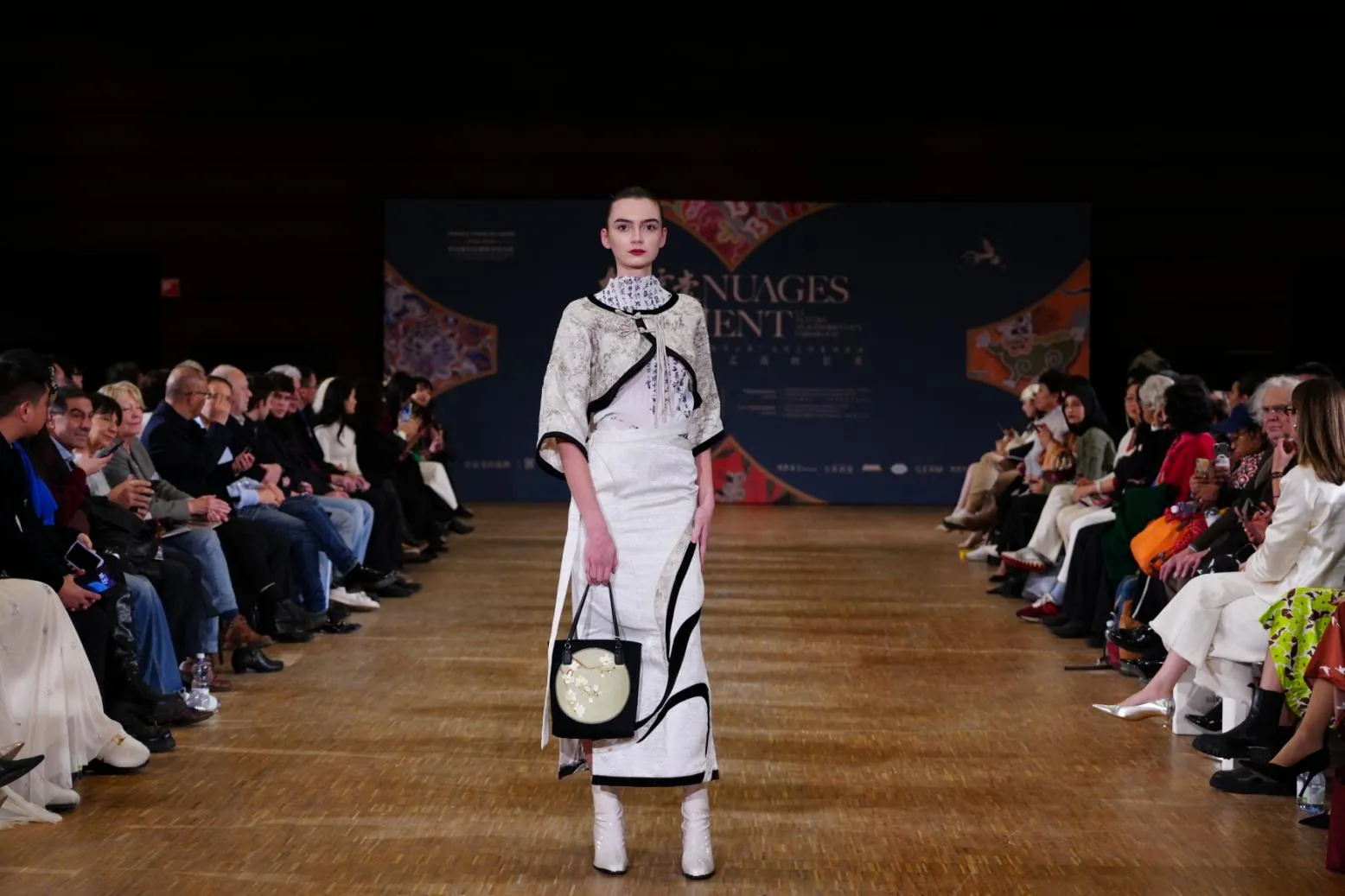 Yunbuyao 2025 Paris Louvre Fashion Show Models